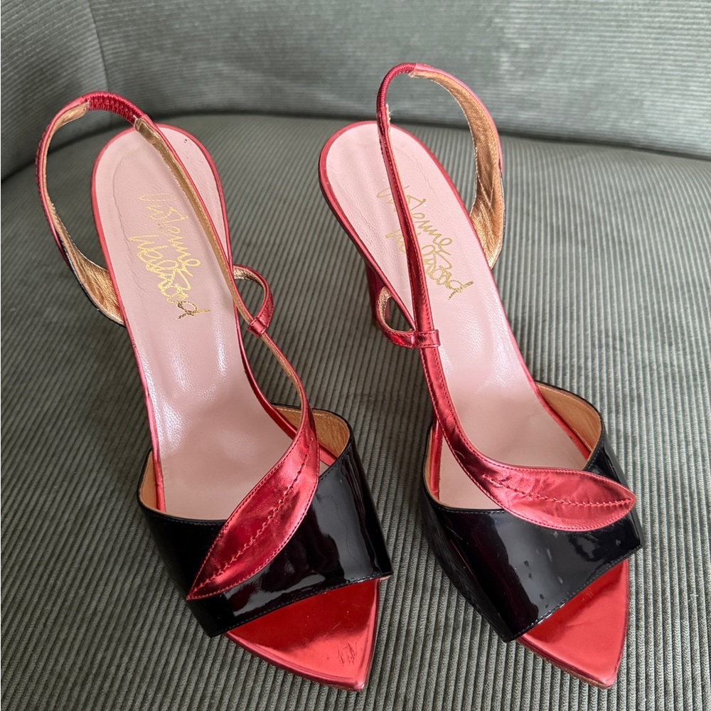 Vivienne Westwood Elegant Patent Black and Red Slingback stilettos sz. 39